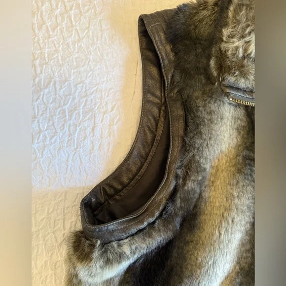 Big Chill Faux Fur & Leather Trim Vest – Size M - Picture 12 of 13